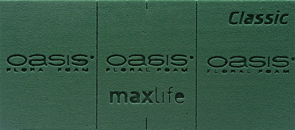 Gąbka florystyczna produkcji firmy Oasis®, przeznaczona do kwiatów żywych, rodzaj - Oasis® Classic z formulą Maxlife, kolor - zielona 