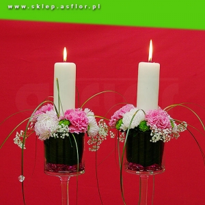 Aranżacja ślubna na stół ze świecami w kielichu